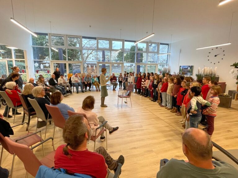 Adventlicher Besuch in der Senioren-Tagespflege der Franzfreunde